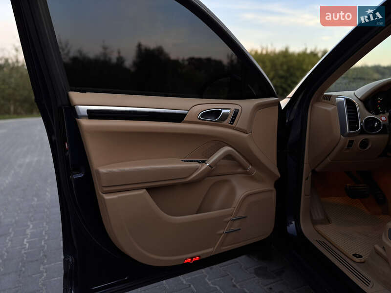 Позашляховик / Кросовер Porsche Cayenne 2011 в Тернополі