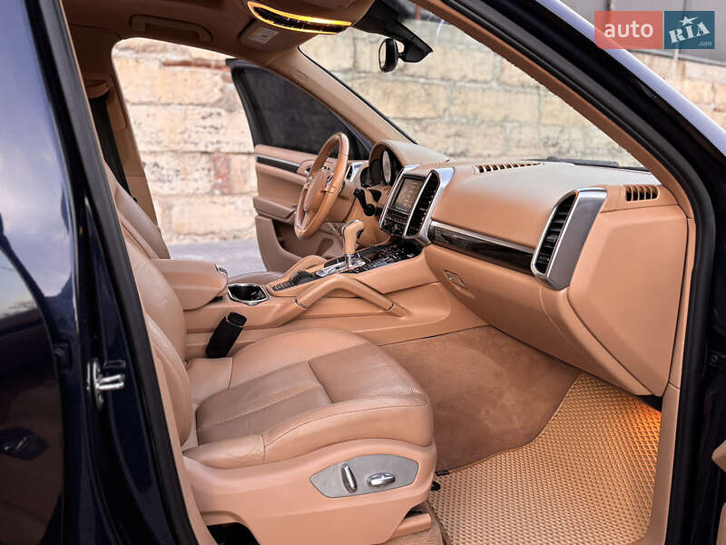 Позашляховик / Кросовер Porsche Cayenne 2011 в Тернополі