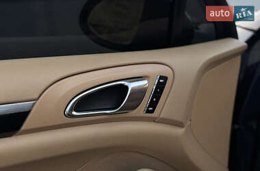 Позашляховик / Кросовер Porsche Cayenne 2011 в 