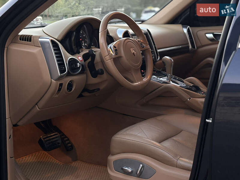Позашляховик / Кросовер Porsche Cayenne 2011 в Тернополі