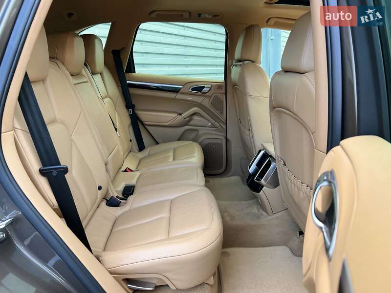 Внедорожник / Кроссовер Porsche Cayenne 2012 в Киеве