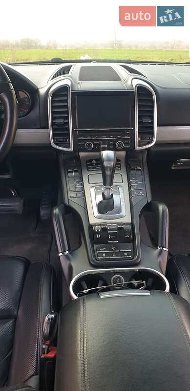 Внедорожник / Кроссовер Porsche Cayenne 2012 в Ромнах