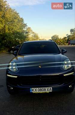 Внедорожник / Кроссовер Porsche Cayenne 2017 в 