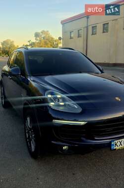 Внедорожник / Кроссовер Porsche Cayenne 2017 в 