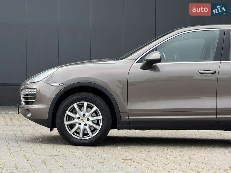 Внедорожник / Кроссовер Porsche Cayenne 2012 в Киеве