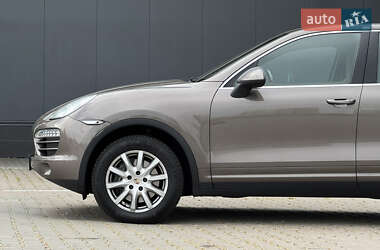 Внедорожник / Кроссовер Porsche Cayenne 2012 в 