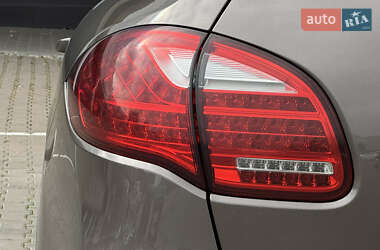 Внедорожник / Кроссовер Porsche Cayenne 2012 в 