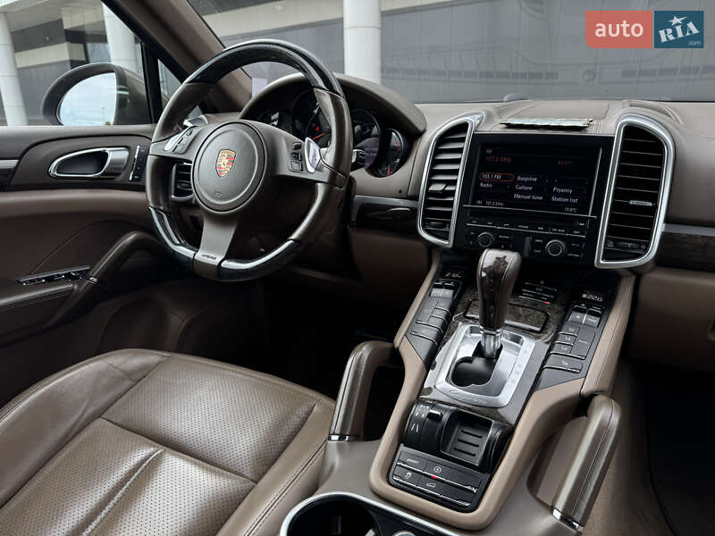 Внедорожник / Кроссовер Porsche Cayenne 2012 в Киеве