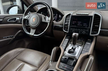 Внедорожник / Кроссовер Porsche Cayenne 2012 в 