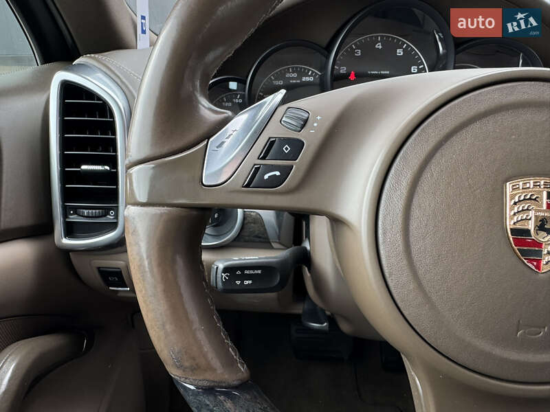 Внедорожник / Кроссовер Porsche Cayenne 2012 в Киеве