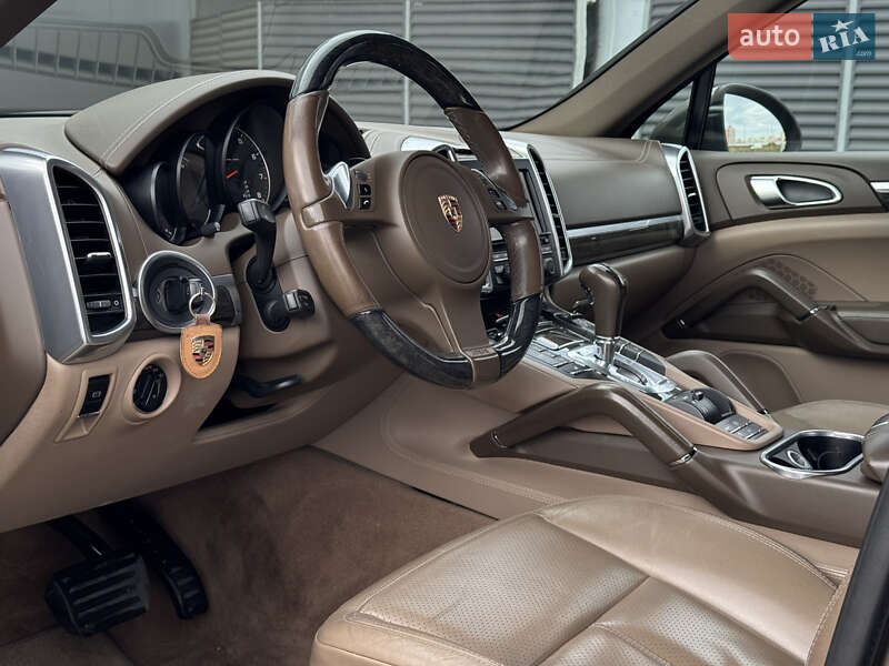 Внедорожник / Кроссовер Porsche Cayenne 2012 в Киеве