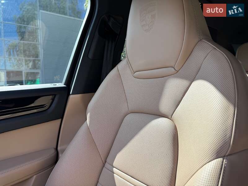 Позашляховик / Кросовер Porsche Cayenne 2019 в Києві
