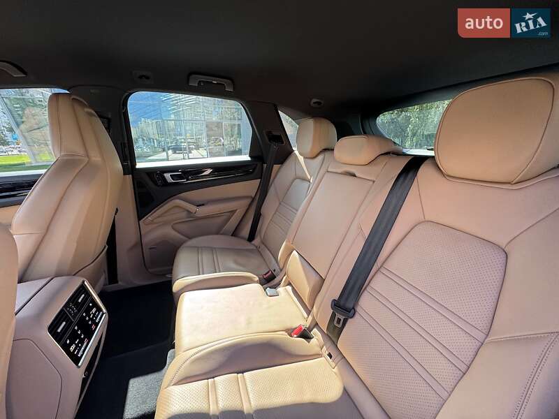 Позашляховик / Кросовер Porsche Cayenne 2019 в Києві