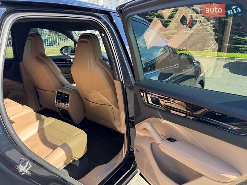 Позашляховик / Кросовер Porsche Cayenne 2019 в Києві