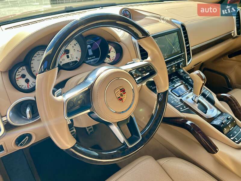 Внедорожник / Кроссовер Porsche Cayenne 2015 в Киеве