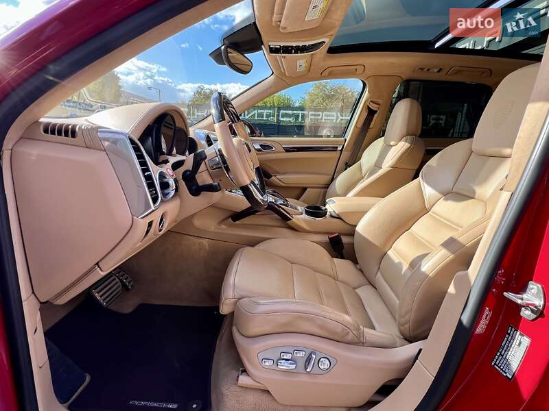 Внедорожник / Кроссовер Porsche Cayenne 2015 в Киеве