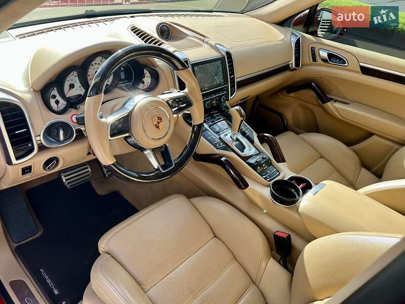 Внедорожник / Кроссовер Porsche Cayenne 2015 в Киеве