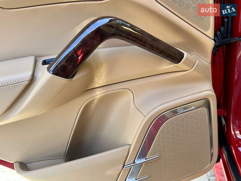 Внедорожник / Кроссовер Porsche Cayenne 2015 в Киеве