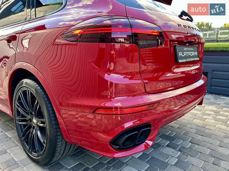 Внедорожник / Кроссовер Porsche Cayenne 2015 в Киеве