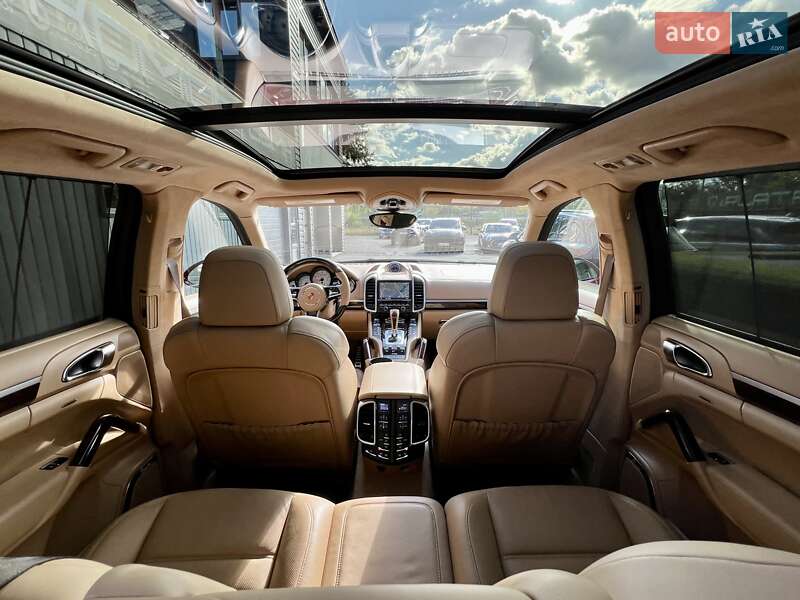 Внедорожник / Кроссовер Porsche Cayenne 2015 в Киеве