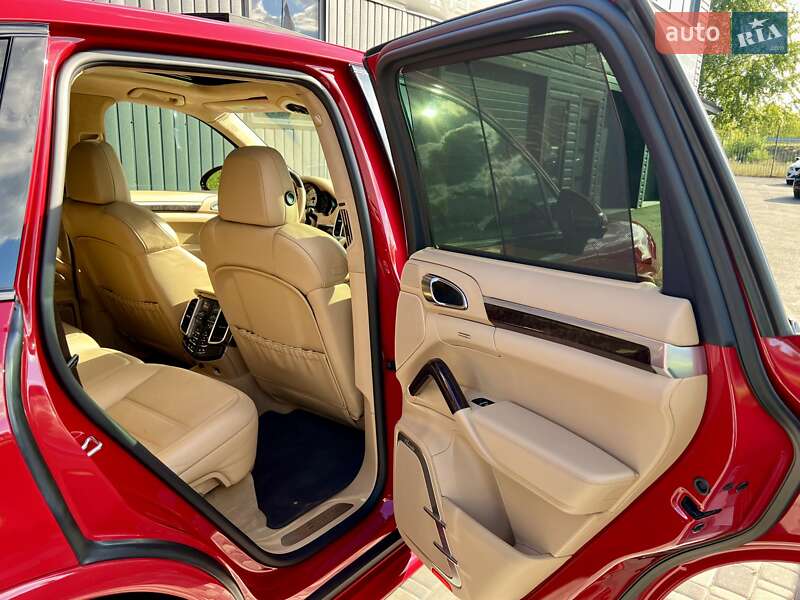 Внедорожник / Кроссовер Porsche Cayenne 2015 в Киеве