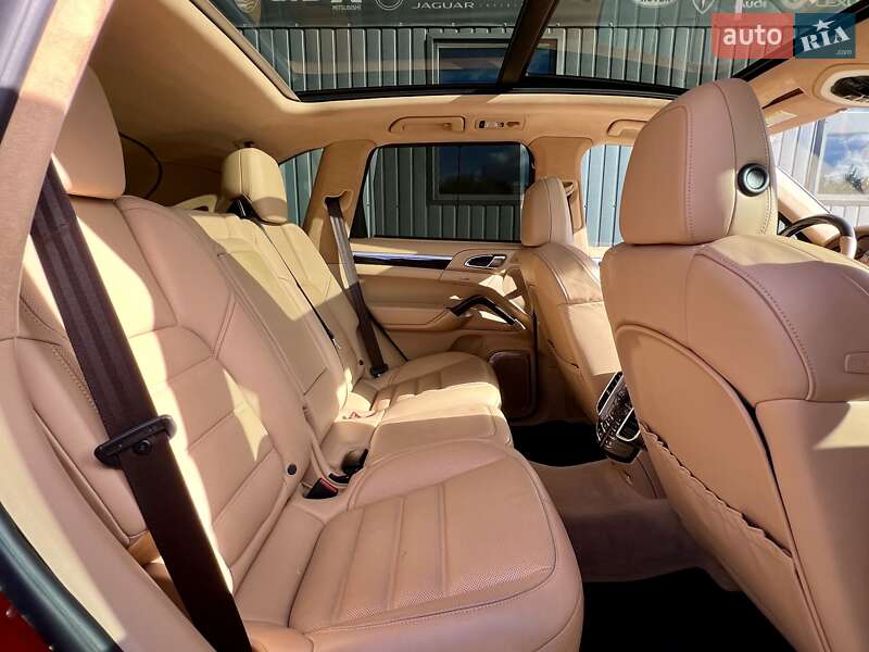 Внедорожник / Кроссовер Porsche Cayenne 2015 в Киеве