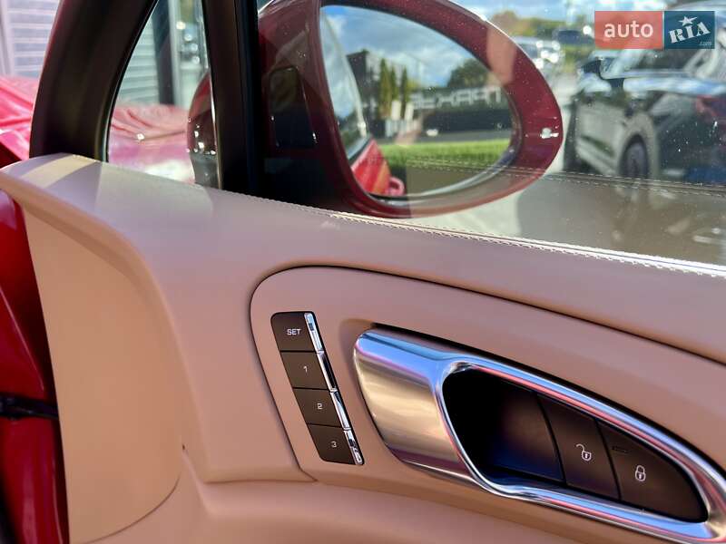 Внедорожник / Кроссовер Porsche Cayenne 2015 в Киеве