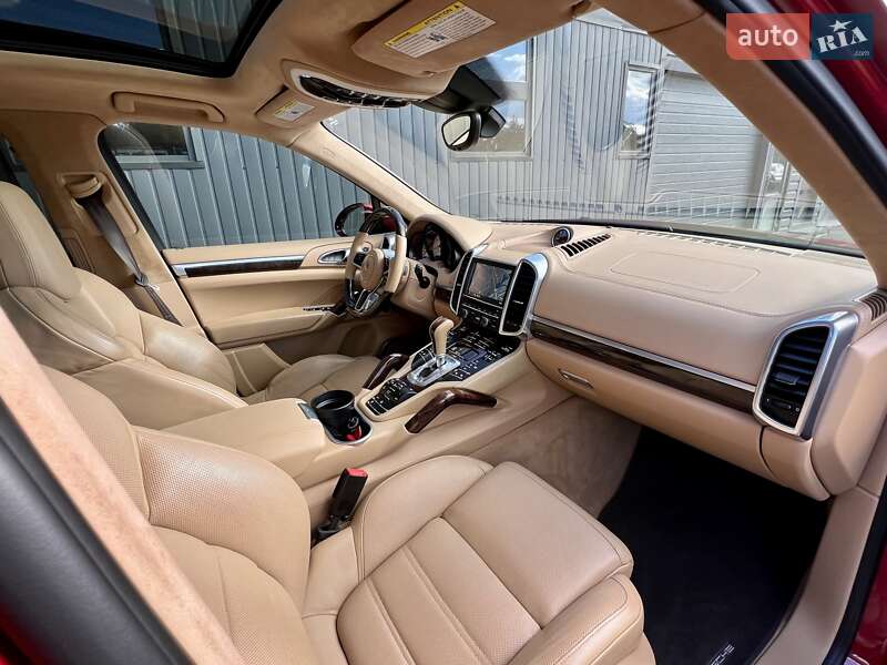Внедорожник / Кроссовер Porsche Cayenne 2015 в Киеве
