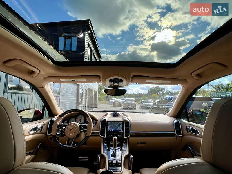 Внедорожник / Кроссовер Porsche Cayenne 2015 в Киеве