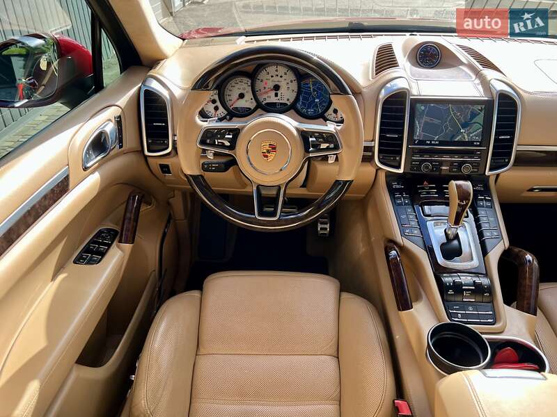 Внедорожник / Кроссовер Porsche Cayenne 2015 в Киеве