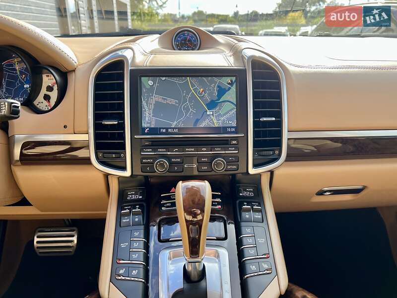 Внедорожник / Кроссовер Porsche Cayenne 2015 в Киеве