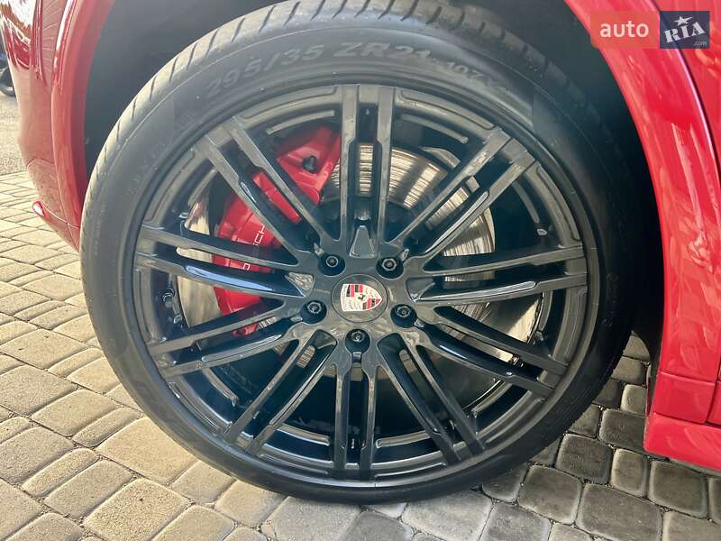 Внедорожник / Кроссовер Porsche Cayenne 2015 в Киеве