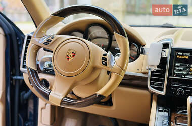 Позашляховик / Кросовер Porsche Cayenne 2013 в 