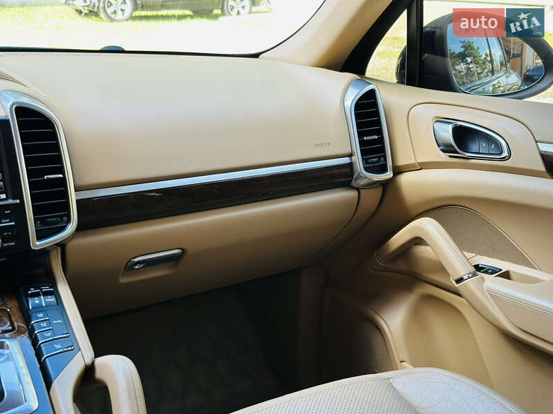 Внедорожник / Кроссовер Porsche Cayenne 2013 в Львове