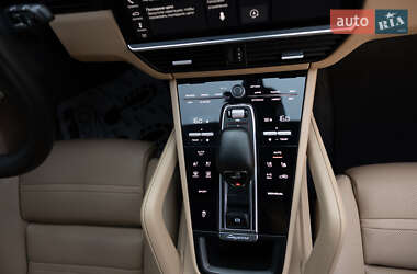 Внедорожник / Кроссовер Porsche Cayenne 2020 в 