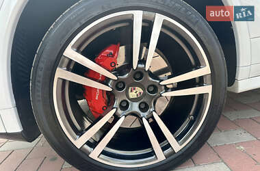 Внедорожник / Кроссовер Porsche Cayenne 2014 в 