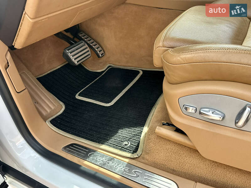Позашляховик / Кросовер Porsche Cayenne 2014 в Умані