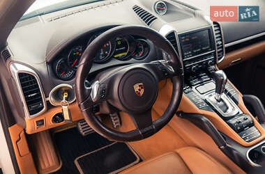 Внедорожник / Кроссовер Porsche Cayenne 2014 в 