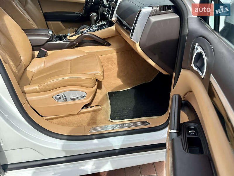 Позашляховик / Кросовер Porsche Cayenne 2014 в Умані