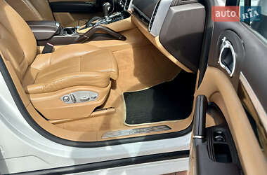 Внедорожник / Кроссовер Porsche Cayenne 2014 в 