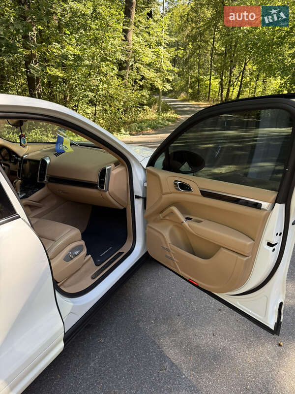 Внедорожник / Кроссовер Porsche Cayenne 2013 в Киеве фото 29 Внедорожник / Кроссовер Porsche Cayenne 2013 в Киеве