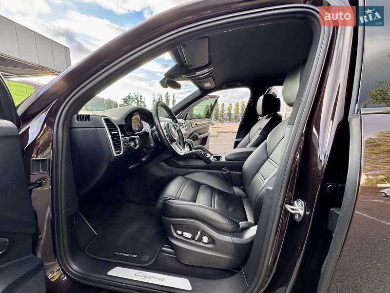 Позашляховик / Кросовер Porsche Cayenne 2018 в Києві