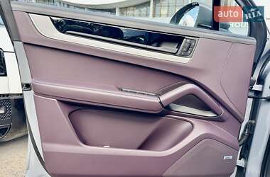 Позашляховик / Кросовер Porsche Cayenne 2024 в 