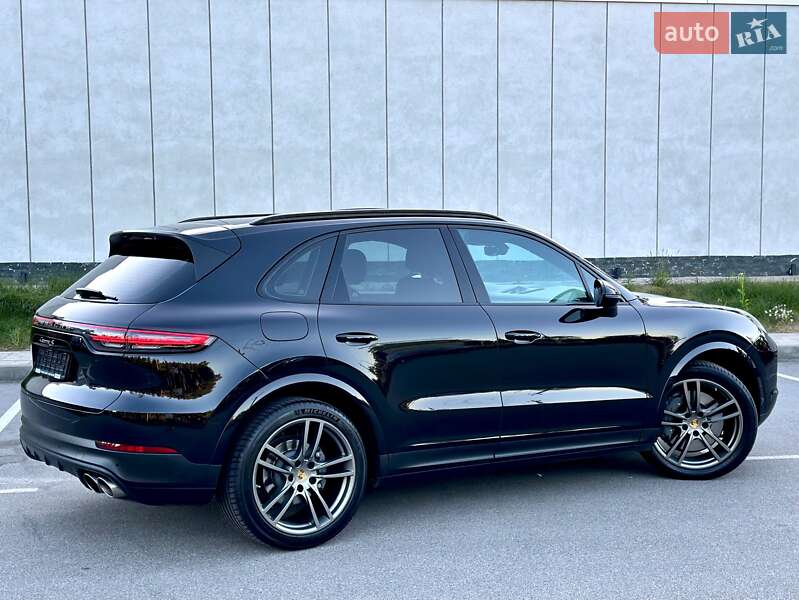 Внедорожник / Кроссовер Porsche Cayenne 2017 в Киеве