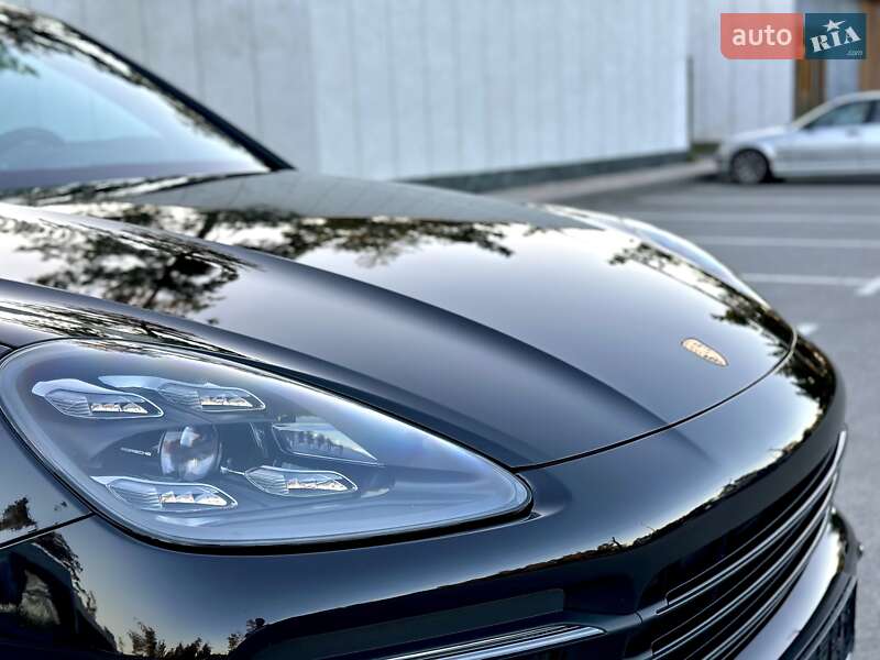 Внедорожник / Кроссовер Porsche Cayenne 2017 в Киеве