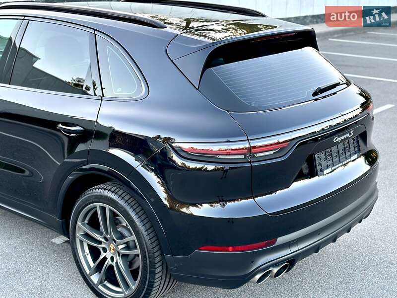 Внедорожник / Кроссовер Porsche Cayenne 2017 в Киеве
