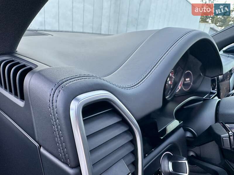 Внедорожник / Кроссовер Porsche Cayenne 2017 в Киеве