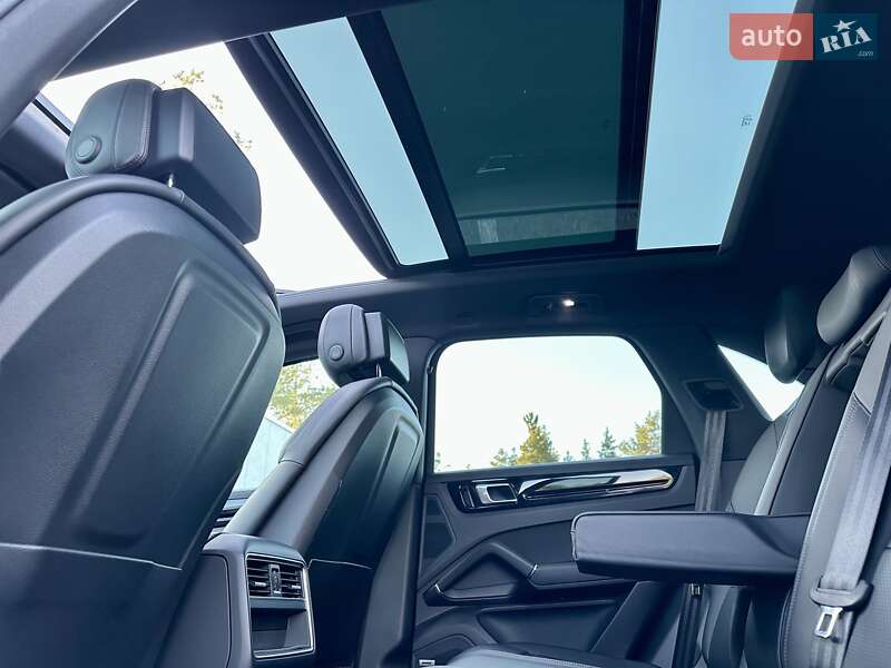 Внедорожник / Кроссовер Porsche Cayenne 2017 в Киеве