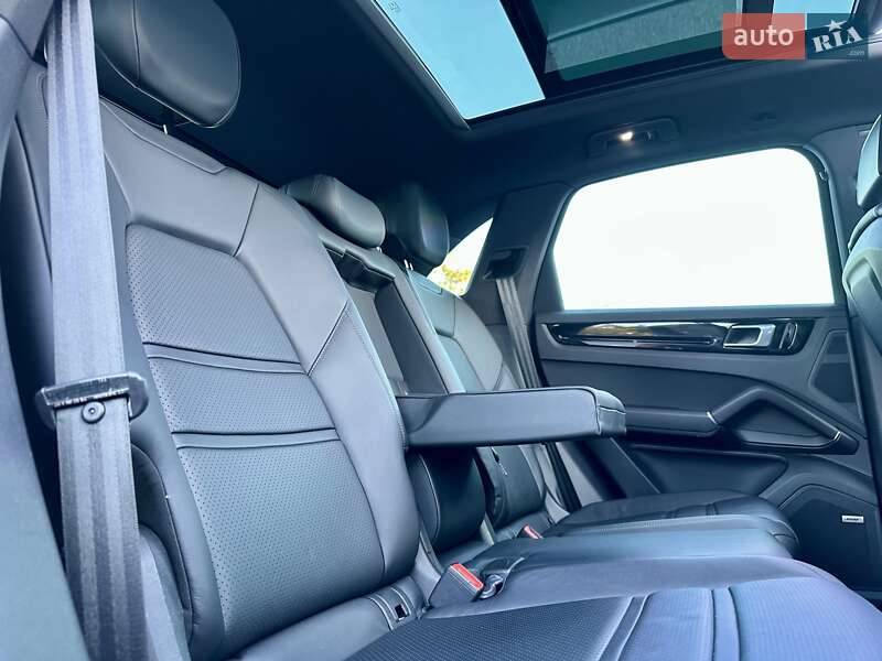 Внедорожник / Кроссовер Porsche Cayenne 2017 в Киеве