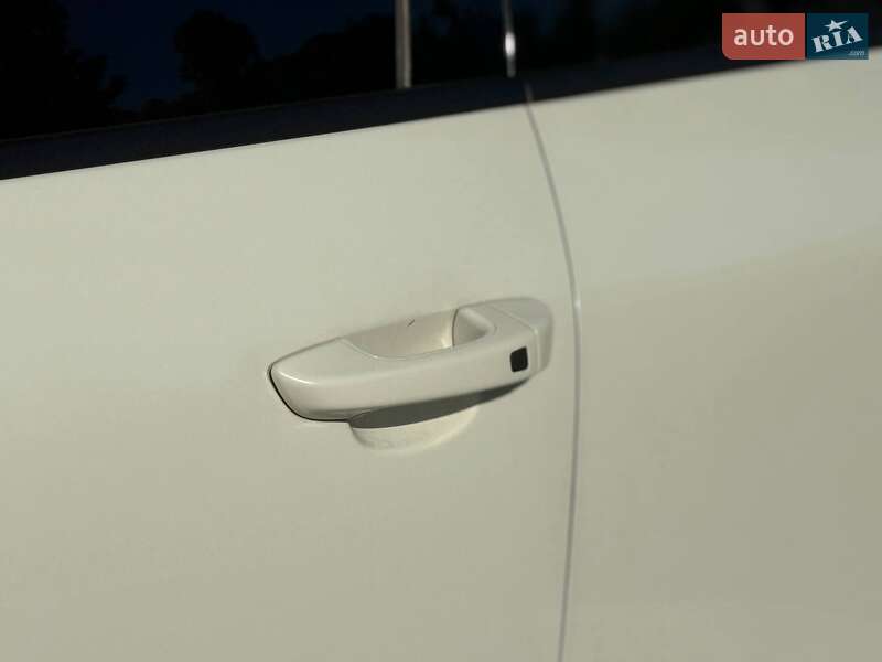 Внедорожник / Кроссовер Porsche Cayenne 2011 в Киеве